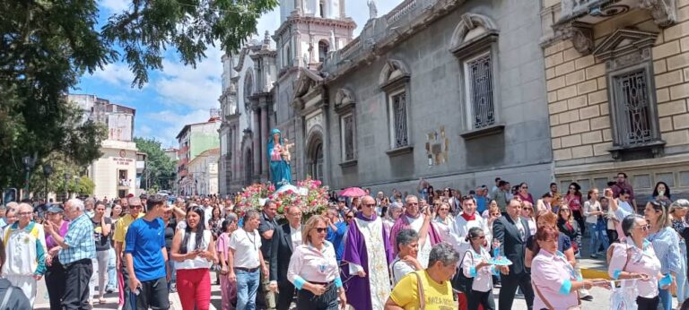 El amor de María ilumina al pueblo merideño en las fiestas de la Virgen de las Causas Difíciles
