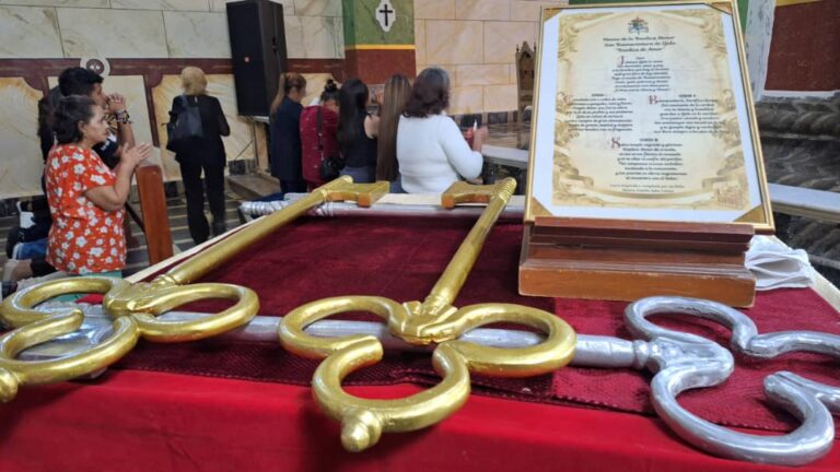 Basílica Menor San Buenaventura presentó y bendijo sus símbolos basilicales